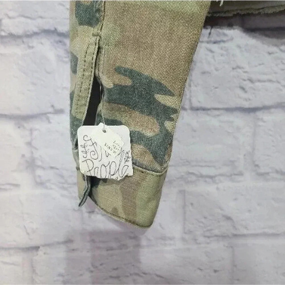 Free People Camouflage Denim Jean Jacket Women’s XS Green Brown Cropped Boxy New - Picture 4 of 5